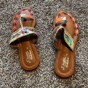 NWOT truck Art sandals